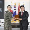  양용모 해군참모총장,양우식 운영위원장에게 감사장 수여