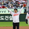  박용철 강화군수, SSG 랜더스 홈경기 시구… 국립강화고려박물관 염원 담아 “등번호 800”